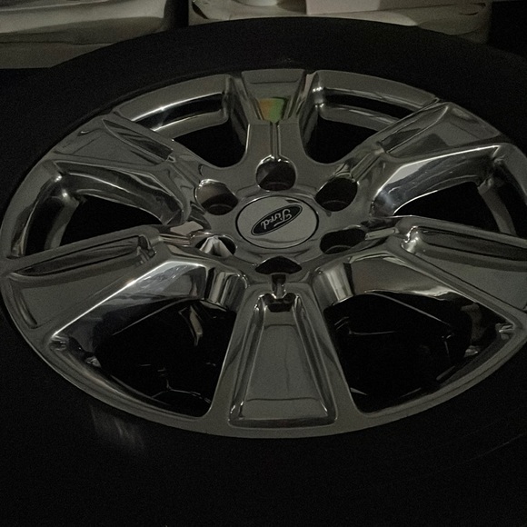 Ford rims - Picture 1 of 1